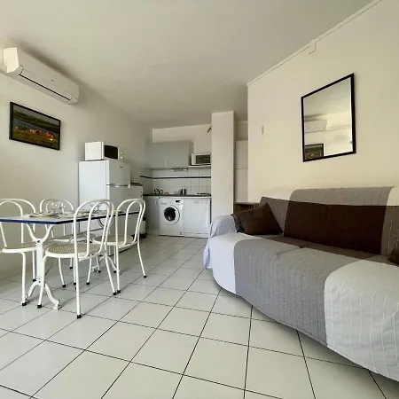 4 Pers, Piscine, Parking, Climatisation En Bord De Mer - Fr-1-338-508 Apartment